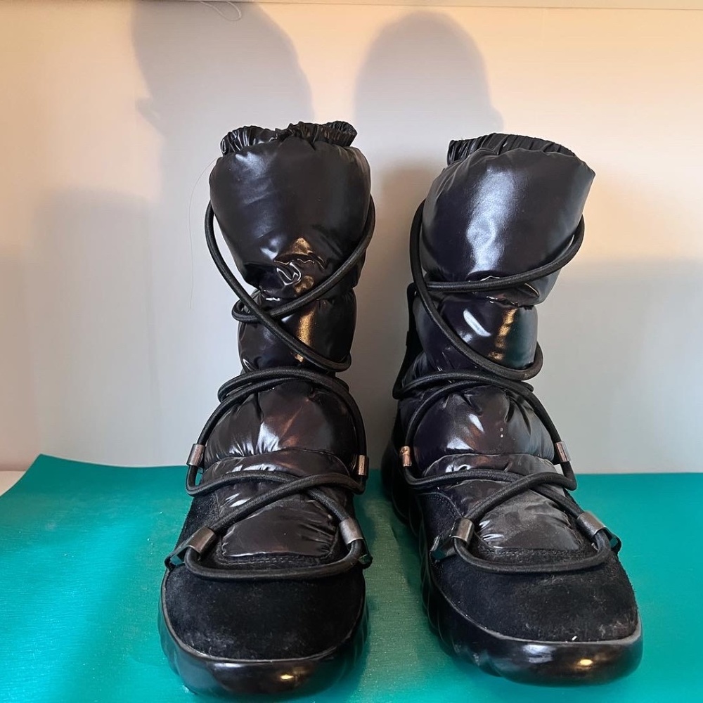 Boots - Picture 3 of 6